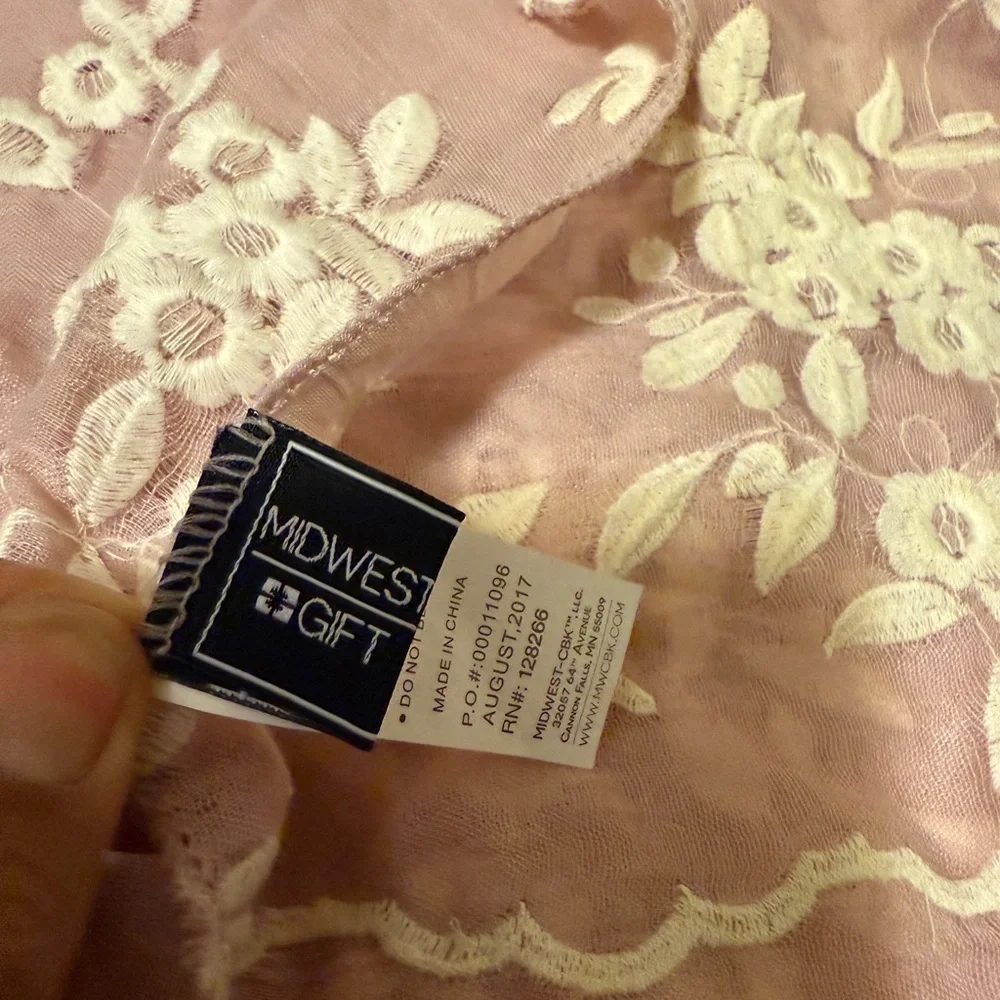 Light pink and White Floral Embroidered Scarf in new conditions